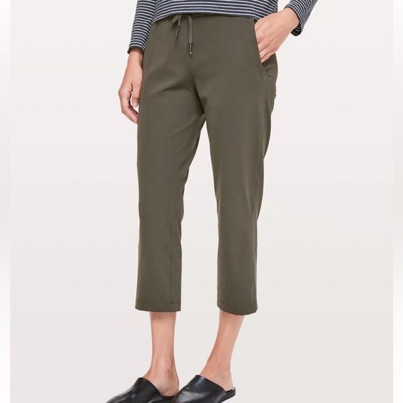 W2. Lululemon Pants On the Fly Crop *Woven 23" Dark Olive - Picture 1 of 14